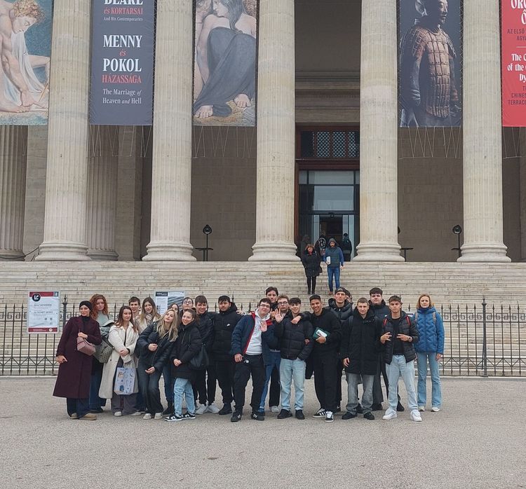 Budapesti kiránduláson vettünk részt december 11-én csütörtökön a 12.a, 12.b és 11.a osztályok diákjaival